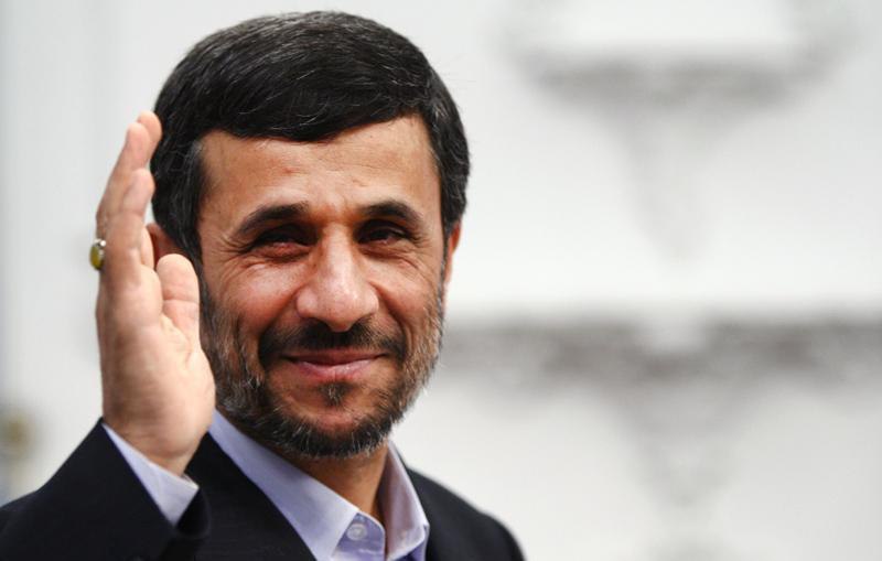 اقدام عجیب احمدی نژاد در مراسم تنفیذ روحانی + تصاویر