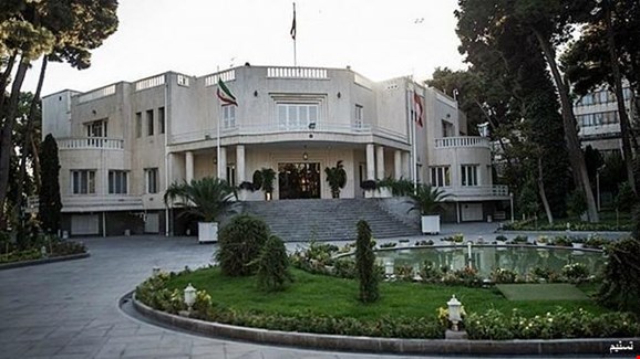 کارکنان نهاد ریاست جمهوری در مهرماه گذشته به اندازه مجموع ۳ وزارتخانه حقوق گرفتند